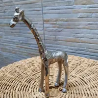 Estatuilla Jirafa Aluminio Import Oriente Decoracion Adorno Plateado