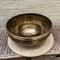 Cuenco Artesanal Tibetano Metal Importado Himalaya Gigante Dorado Y Negro