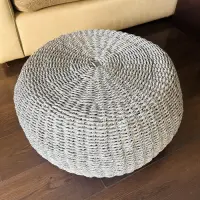Puff De Fibras Naturales Pintado 60x30 Cm Trenzado Artesanal Gris