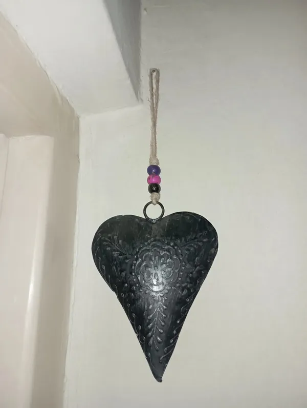 Foto de un comprador: Movil Colgante Hindú Corazón Metal Pintado Y Labrado D India Negro Corazón