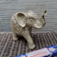 Estatuilla Elefante Dorado Con Fantasias Importado Oriente Oro
