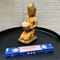 Porta Vela Resina Estatuilla Buda Arrodillado Importado Naranja