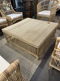 Mesa Arrimo Ratona Auxiliar Ratan Natural Importada Pushkar Marrón