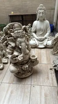 Ganesha Gigante Sobre Pedestal Estatua Jardin Pushkar Tienda Blanco