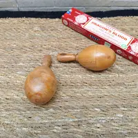 Maraca Artesanal Madera Importada Oriente Circulos Chica Marrón Claro