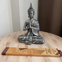 Imagen Estatuilla Buda Resina Manto Con Fantasia Importado