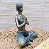 Estatuilla Dama Yoga 23 Cm En Posiciones Deco Oriente Resina Verde Oscuro