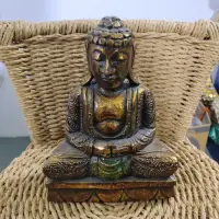 Buda En Madera Teca  Mudra Vitarka  Traido De Indonesia 25cm Dorado Oscuro