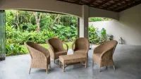 Juego Artesanal Living 4 Sillones + Mesa Kraft/caña/madera Marrón