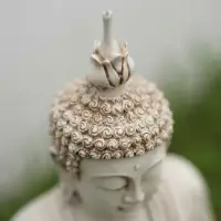 Estatua Buda Con Corona Altura 85 Cm Apto Exterior En Resina Blanco