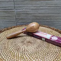 Maraca Artesanal Madera Importada Oriente Circulos Marrón Claro