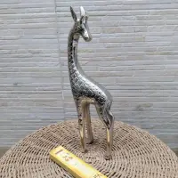 Estatuilla Jirafa Aluminio 40 Cm Import Oriente Deco Adorno Plateado