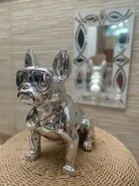 Escultura Bulldog Con Gafas Aluminio Artesanal D India 35cm  Plateado