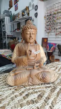 Escultura Estatua Buda 30cm Meditando Madera Albasia Indones Marrón