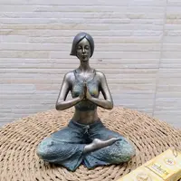 Estatuilla Dama Yoga 23 Cm En Posiciones Deco Oriente Resina Verde Oscuro