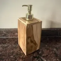 Dispenser Artesanal Baño Madera De Indonesia Pushkar Tienda