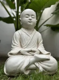 Estatua Monje Meditando Resina Apto Exterior Ideal Jardín Blanco