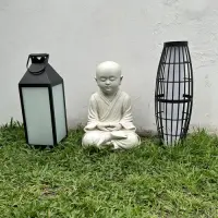 Estatua Monje Meditando Resina Apto Exterior Ideal Jardín Blanco