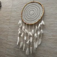 Atrapasueños Con Plumas Importado Indonesia Diseño Crochet Blanco