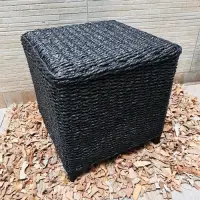 Puf Cuadrado Pintado De Fibra Natural Estilo Nórdico C Patas Negro