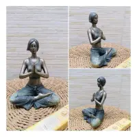 Estatuilla Dama Yoga 23 Cm En Posiciones Deco Oriente Resina Verde Oscuro