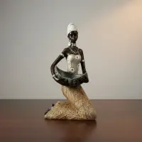 Estatuilla Africana En Resina Importada De Oriente Pushkar Beige