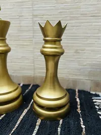 Pieza De Ajedrez Decorativa Reina Aluminio Importado Oriente Dorado Oscuro