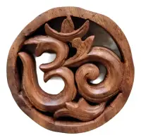 Om De Madera Hecho En India De Manera Artesanal Chico Marrón