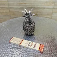 Juego X 2 Piñas O Ananas Decorativas Importadas Ortiene 20cm Plateado Y Dorado