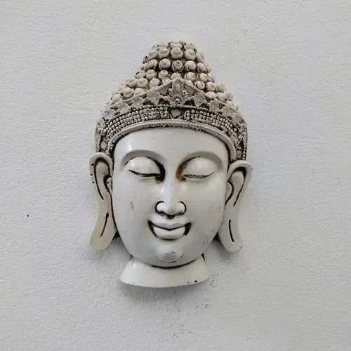 Cara De Buda Colgante Resina Apto Exterior Deco Importado Blanco