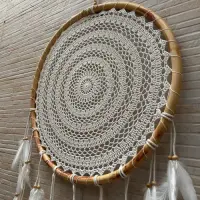 Atrapasueños Con Plumas Importado Indonesia Diseño Crochet Blanco