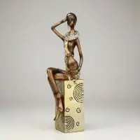 Imagen Africana En Pedestal Estatuilla Importada Oriente Dorado Oscuro