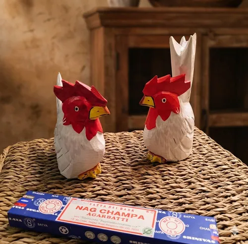 Pareja Gallo Y Gallina Tallado Y Pintado Artesanal Indonesia Marrón